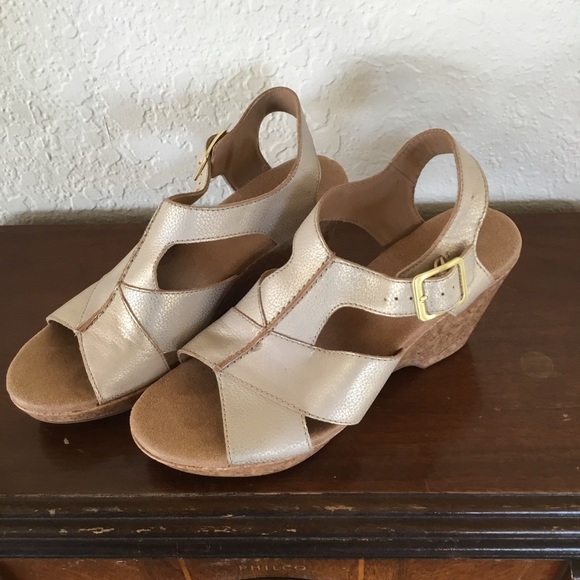 clarks sandals gold